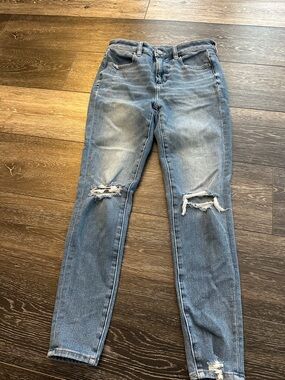 American Eagle Outfitters Light Blue Distressed Skinny Jeans